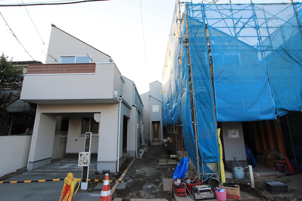 Local appearance photo. 1 ・ 3 Building was completed! 