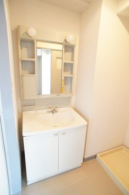 Washroom. Happy independence washbasin ☆ 