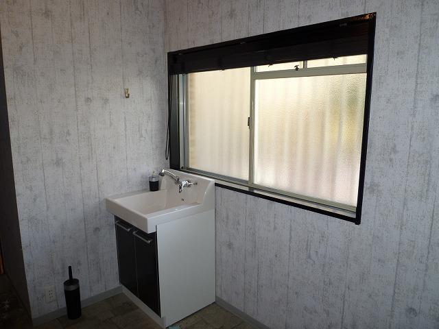 Wash basin, toilet. Indoor (January 2013) Shooting  ☆ Wash basin