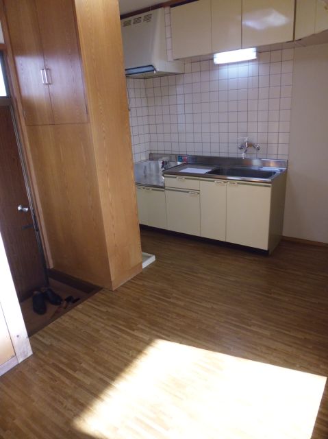 Living and room. Spacious living