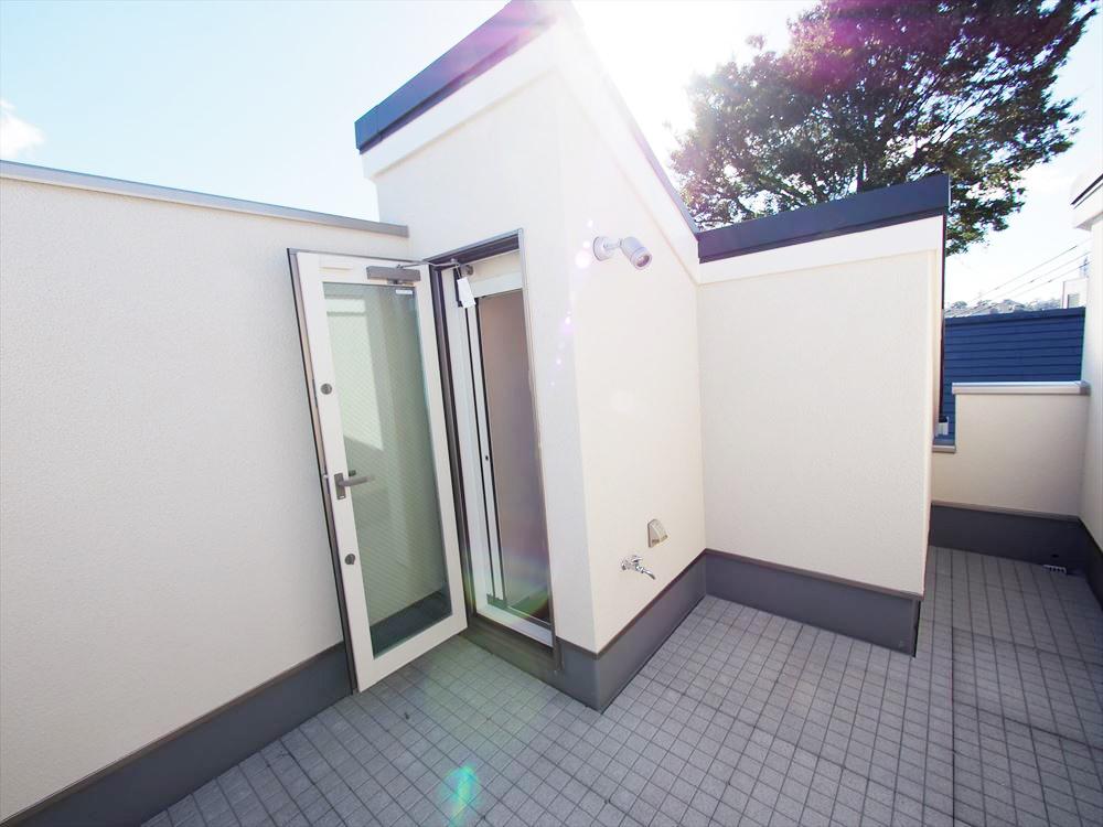 Balcony. Roof balcony (B Building)