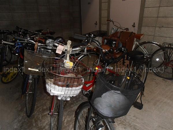 Other common areas. There is also a parking lot (confirmation necessity free)