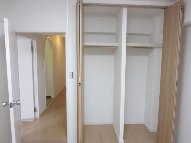 Local appearance photo. Indoor (12 May 2013) Shooting