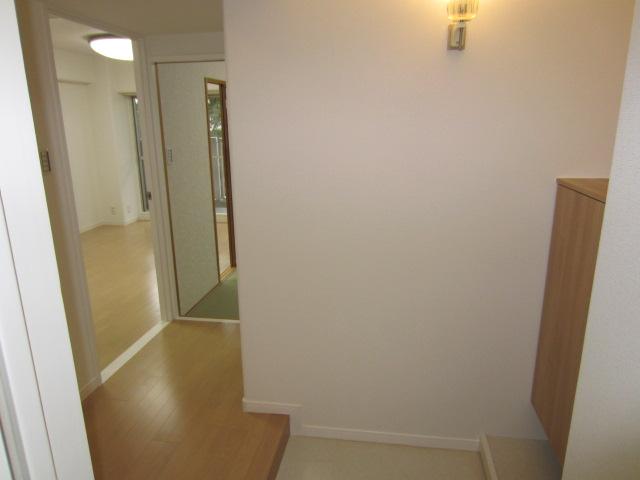 Entrance. Indoor (September 2013) Shooting