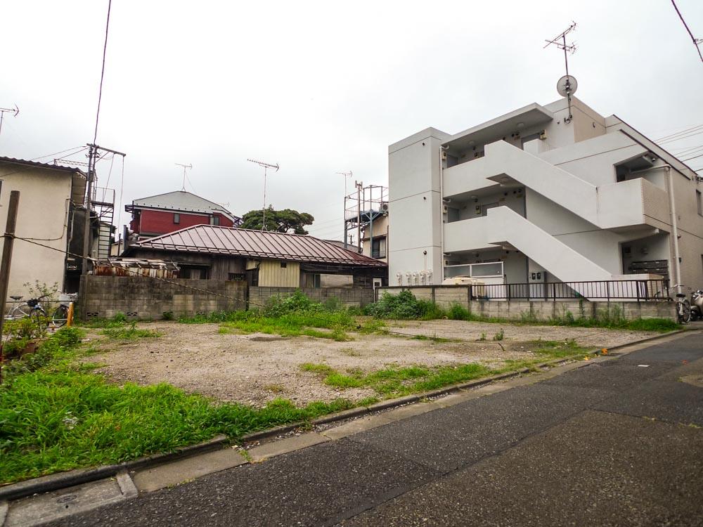 Local photos, including front road. Front road is also widely, Car traffic Konasemasu without problems. 