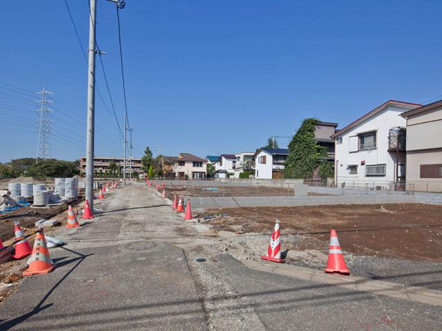 Local photos, including front road. of course, Day, Ventilation, such as is good.