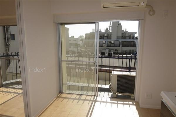 Living. It seems comfortable to spend in the air conditioning installation completed