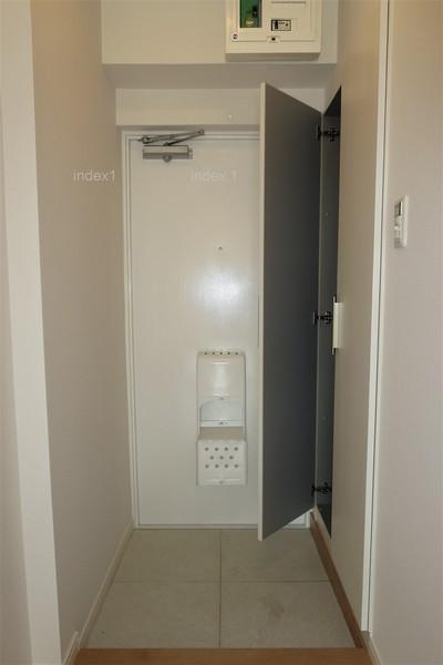 Receipt. Entrance storage is tall