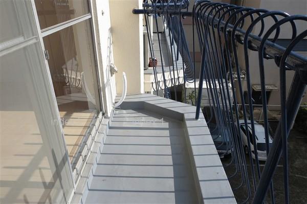 Balcony. Balcony Komu pointing light