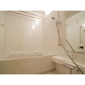 Bath. Shoot the same type the third floor of the room. Specifications may be different.