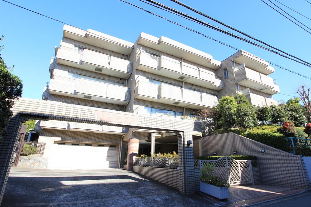 Local appearance photo. Local (12 May 2013) Shooting