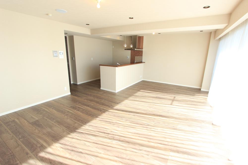 Living. Please refer to the per yang floor