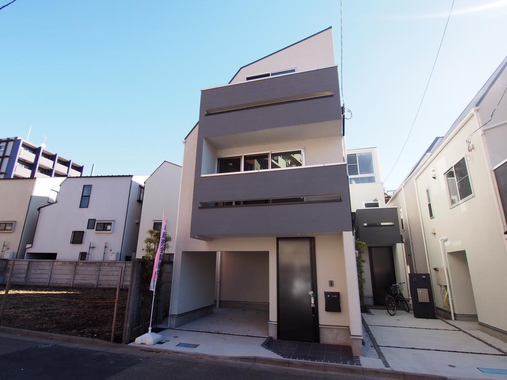 Local appearance photo. Local (12 May 2013) Shooting