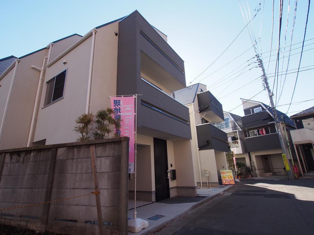 Local photos, including front road. Local (12 May 2013) Shooting