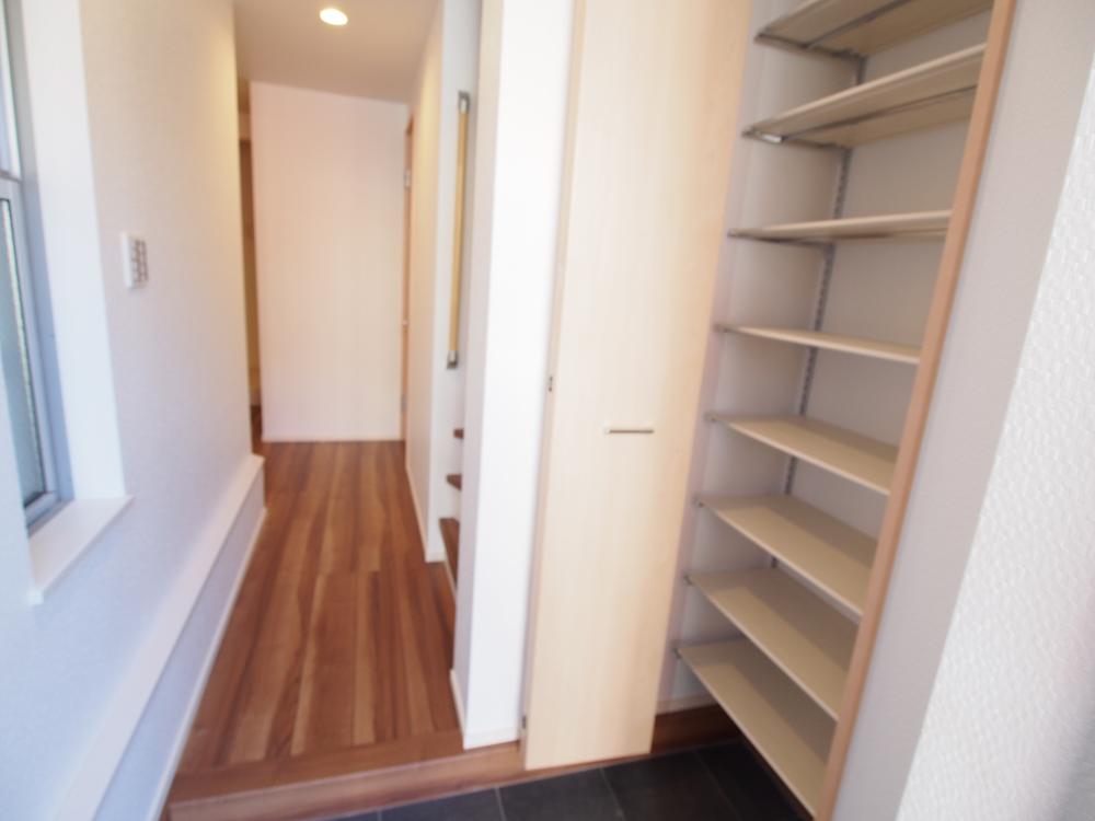 Entrance. Local (12 May 2013) Shooting