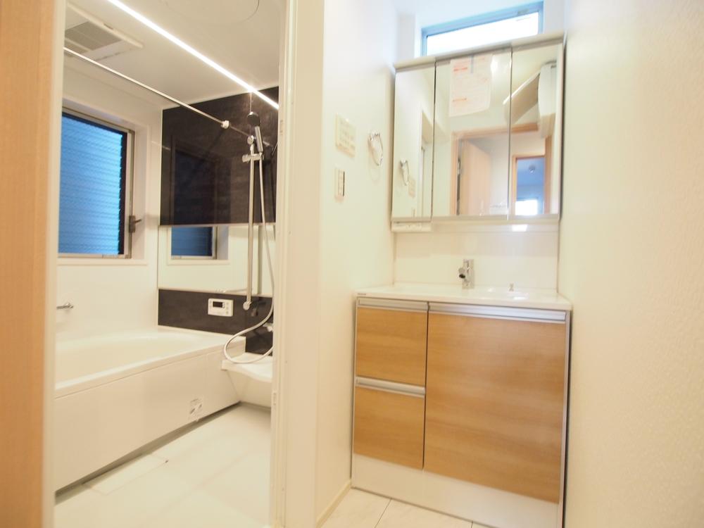 Wash basin, toilet. Local (12 May 2013) Shooting