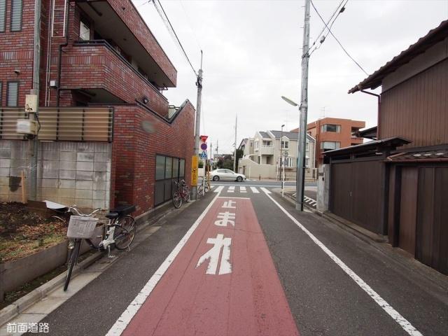 Local photos, including front road. Frontal road