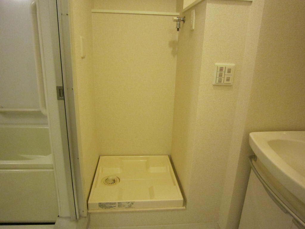 Other room space. Washing machine Storage