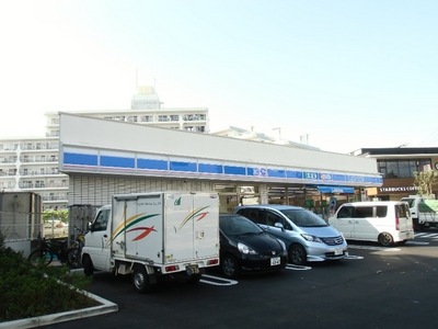 Convenience store. 320m until Lawson Roka park store (convenience store)