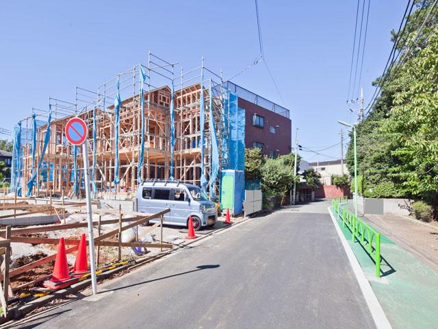 Local photos, including front road. Local (10 May 2013) Shooting