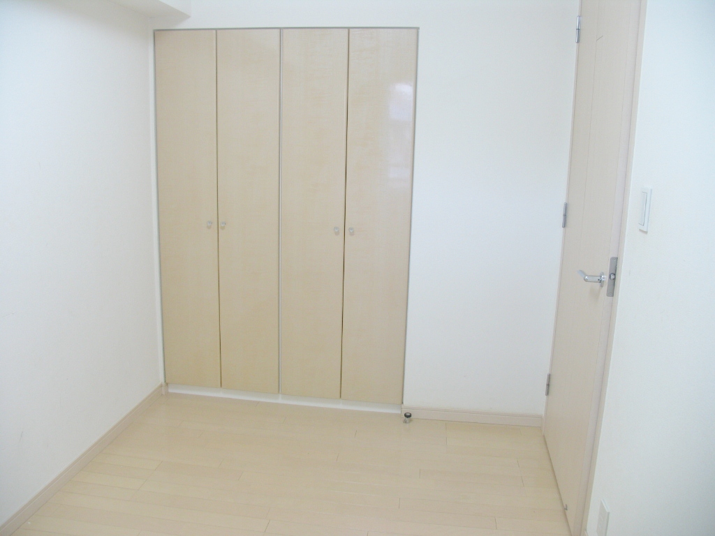 Other room space. ■ It is the room with a clean sense of the white tones