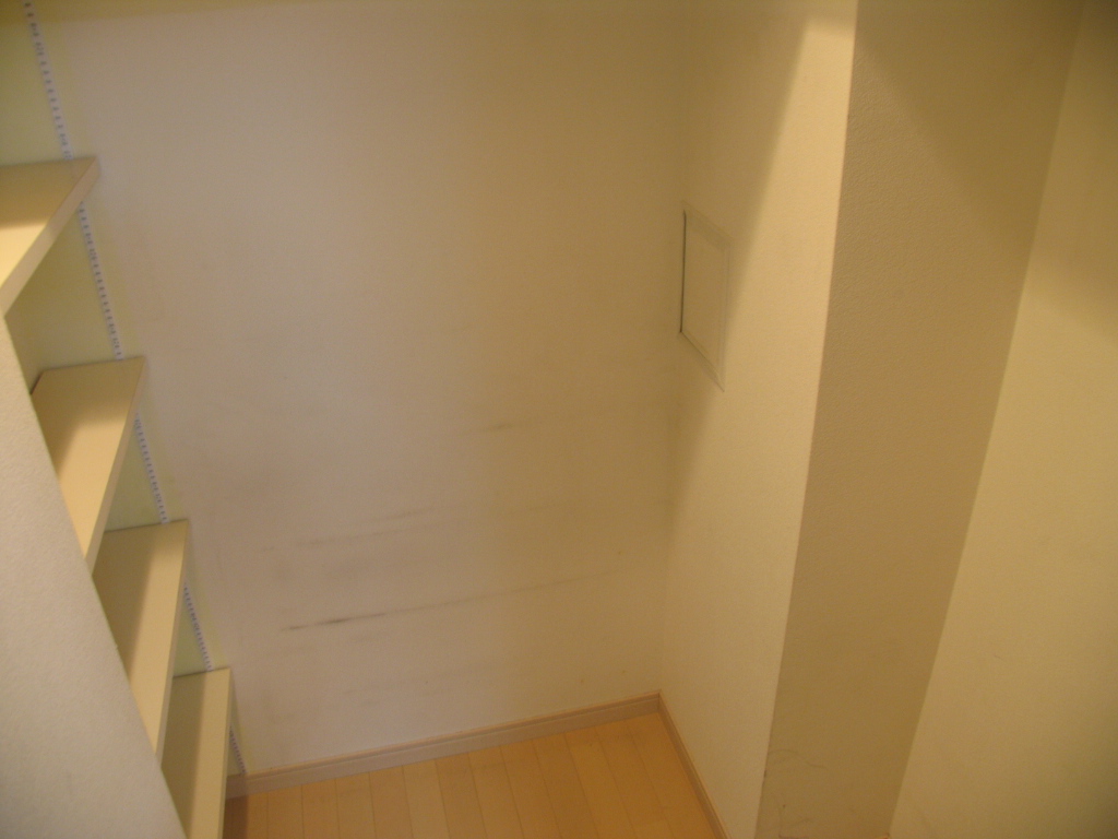 Receipt. ■ Popular walk-in closet