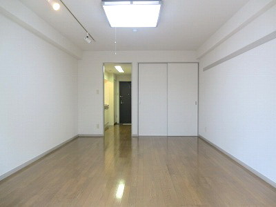 Living and room. Room Pledge 10.79