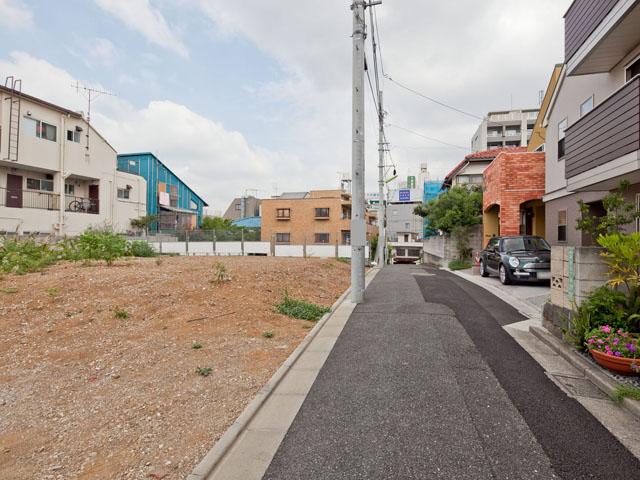 Local photos, including front road. Local (09 May 2013) Shooting