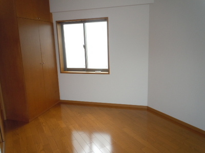 Living and room. Bright rooms