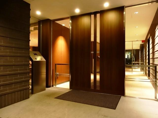 Entrance. Outside (night)