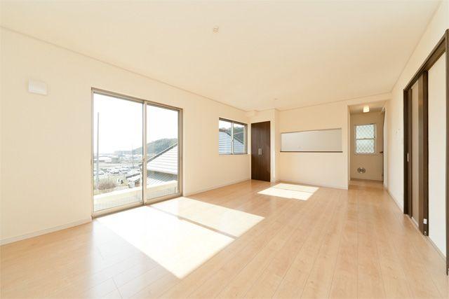 Same specifications photos (living)