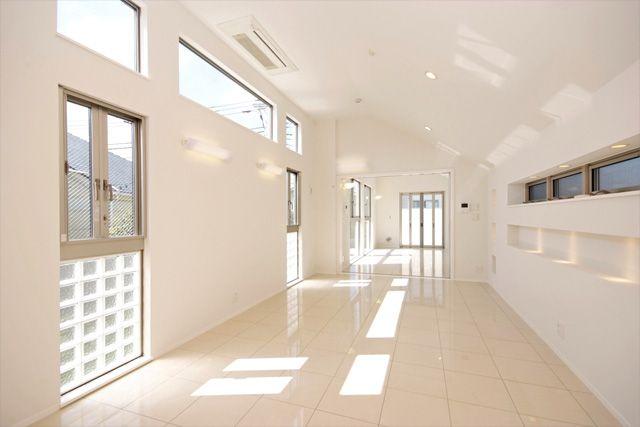 Same specifications photos (living)