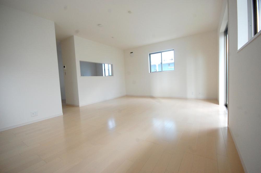 Same specifications photos (living). Example of construction