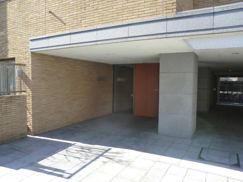 Entrance. Common areas