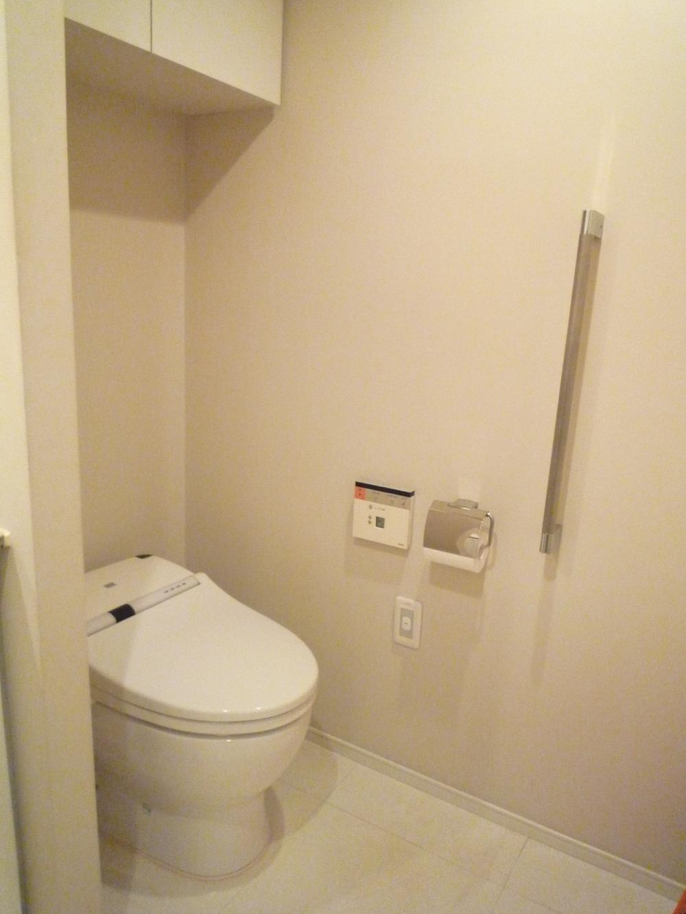 Toilet. Indoor (September 2013) Shooting