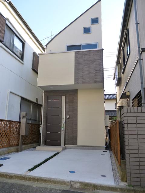 Local photos, including front road. Local (12 May 2013) Shooting