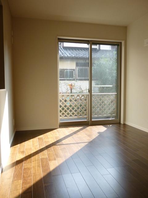 Non-living room. Indoor (12 May 2013) Shooting