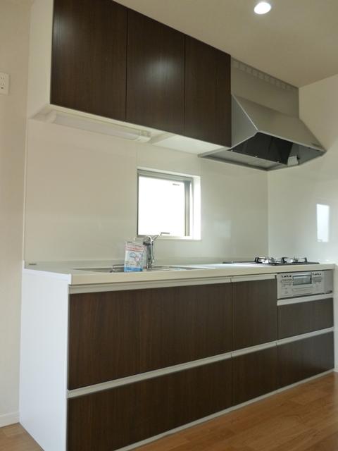 Kitchen. Indoor (12 May 2013) Shooting