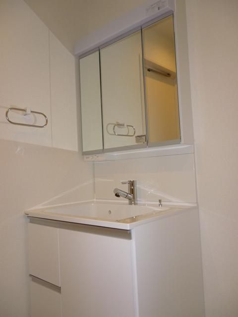 Wash basin, toilet. Indoor (12 May 2013) Shooting