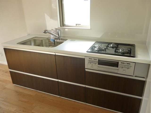 Kitchen. Indoor (12 May 2013) Shooting