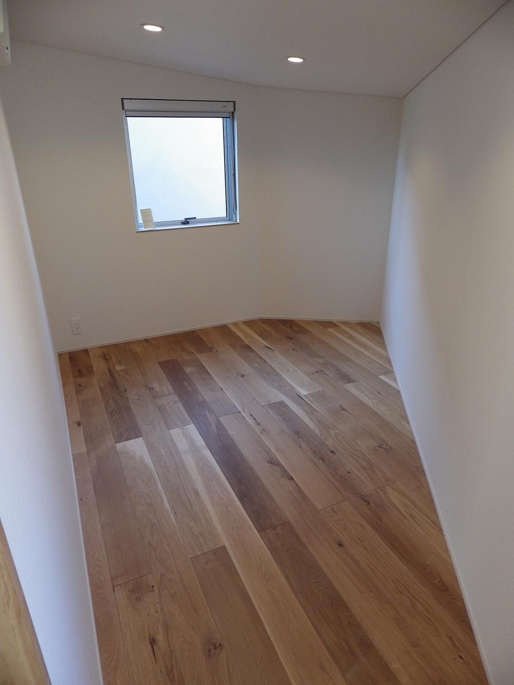 Receipt. The second floor of the spacious closet