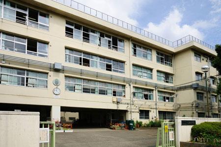 Junior high school. 567m to Setagaya Ward Kamisoshigaya Junior High School