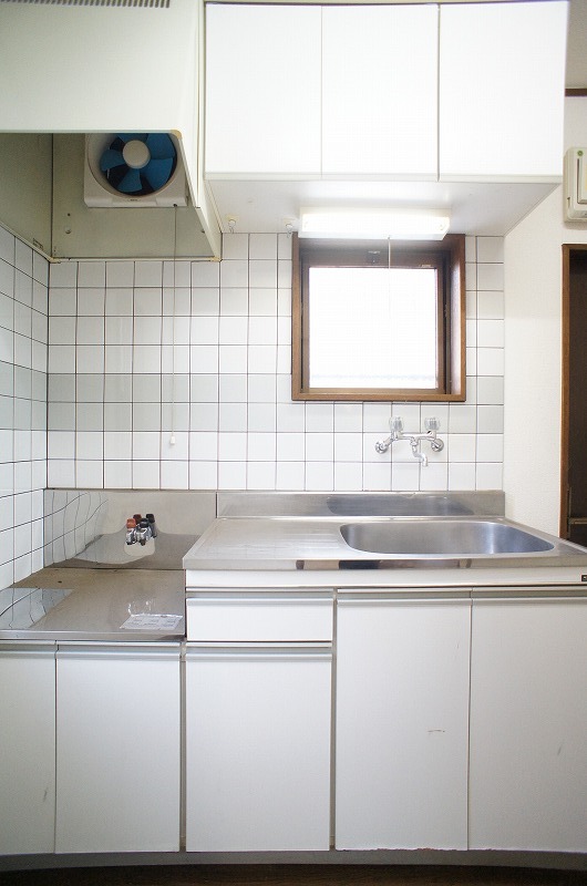 Kitchen. Kitchen with two-burner gas stove of white × gray can be installed!
