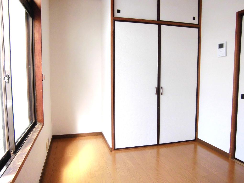 Living and room. Changes in flooring