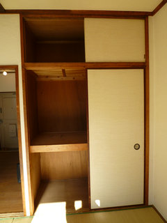 Entrance. closet