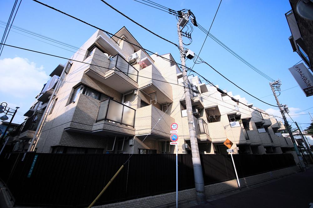 Local appearance photo. Local (12 May 2013) Shooting