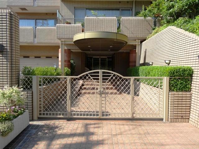 Entrance. Common areas