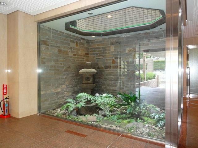 Entrance. Entrance hall