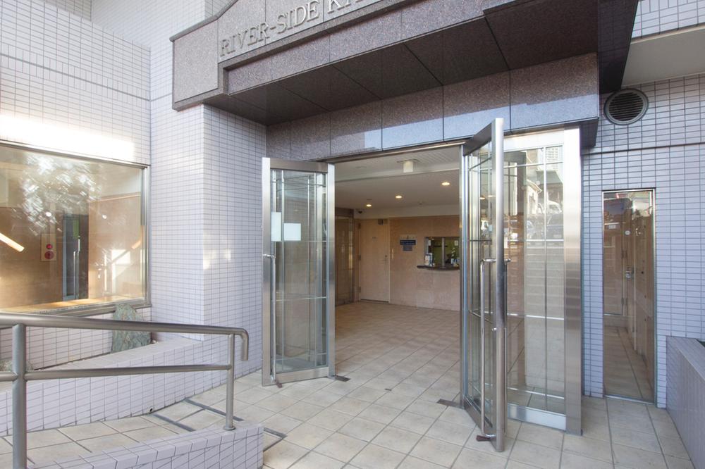 Entrance. Common areas