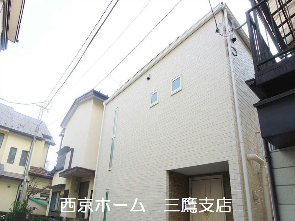 Local appearance photo. Selling local